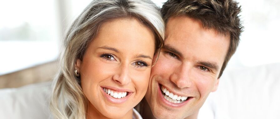 Femme et homme avec une bonne vision après restauration.