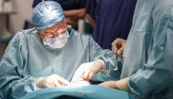 Chirurgie pour retirer le corps vitré de l'œil (vitrectomie)